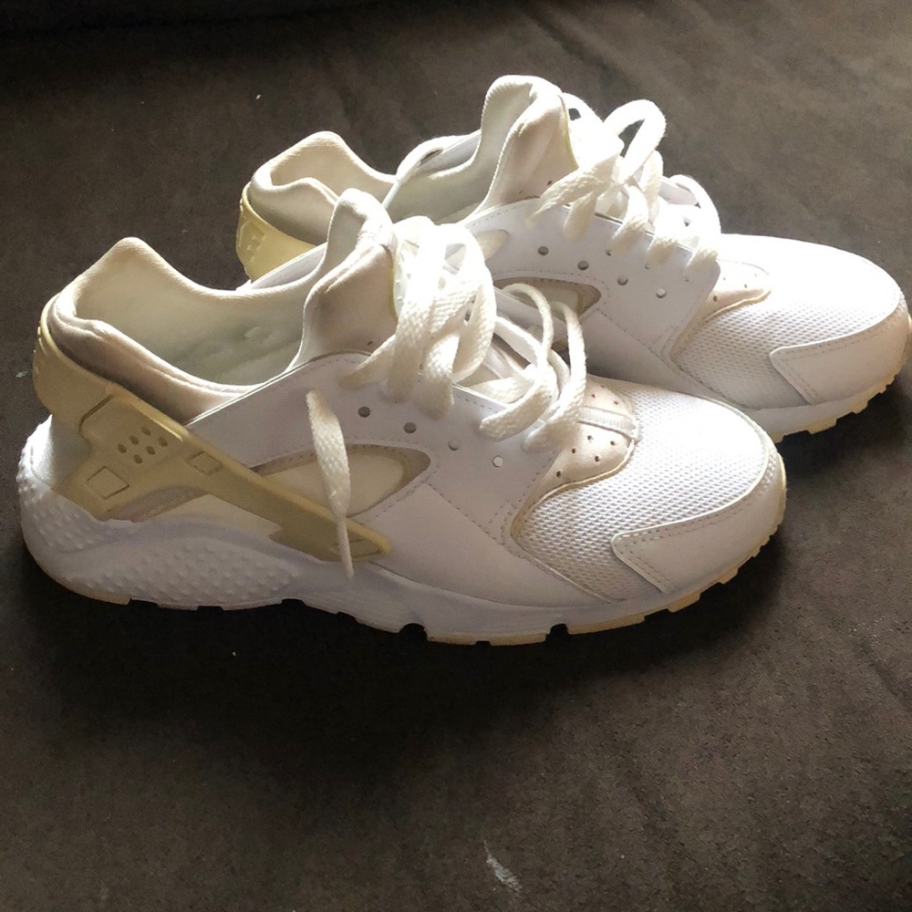 White nike Huarache only wore a few times